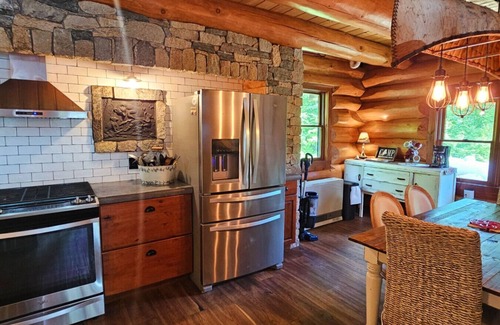 Rockwood Cabin | Beautiful Waterfront Log Cabin on Lake Brassua
