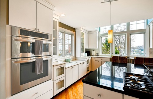 Annapolis House | Beautiful waterfront home on The Chesapeake Bay with private dock & beach access