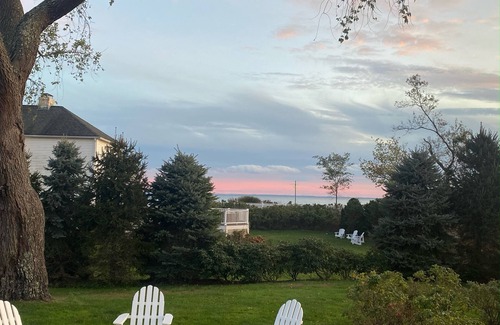 Fairfield House | Beautiful Waterfront home in the amazing Black Rock Area!