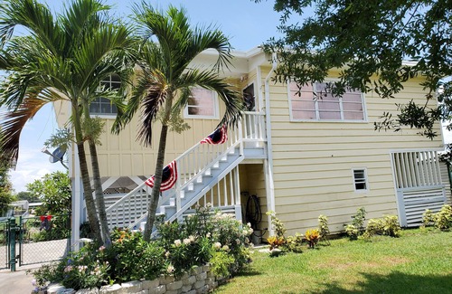 Taylor Creek House | Beautiful waterfront vacation home with canal access to Lake Okeechobee
