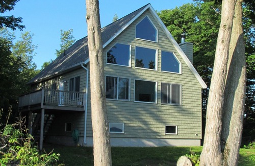 Beaver Island Cottage | Beautiful, well maintained home on Lake Michigan at Indian Point!