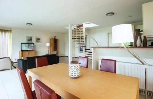 Heel House | Beautiful wellness house with a solarium, in a water area