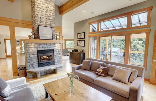 Emerald Estates House | Beautiful Whistler lakefront home
