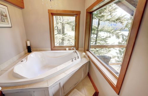 Emerald Estates House | Beautiful Whistler lakefront home