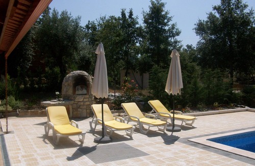 Ansiao House | Beautiful Wooden Lodge Set In Olive Grove With Shared Pool.Close To Amenities