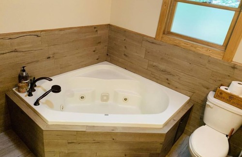 Albrightsville Cabin | Beautiful wooden lodge cabin in the Heart of the Poconos.