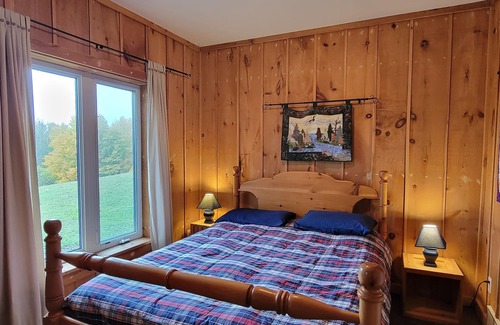 Grey Highlands Ski Chalet | Beautiful Year Round Chalet 20 minutes west of Blue Mountain Collingwood