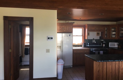 New Shoreham House | Beautiful year-round 4-bedroom close to town and beaches!