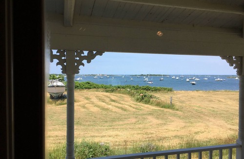 New Shoreham House | Beautiful year-round 4-bedroom close to town and beaches!