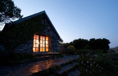 Goleen Cottage | Beautifull stone cottage on Mizen Head overlooking sea and beaches