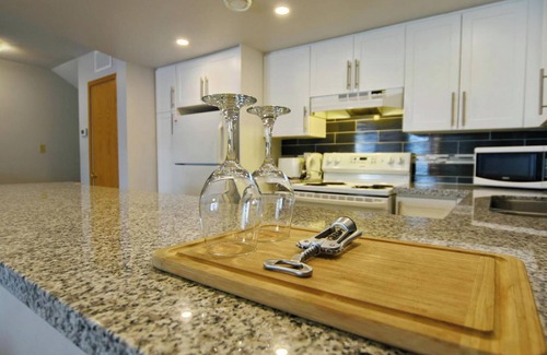 The Blue Mountains Condo | Beautifully-renovated condo in Blue Mountain with fireplace