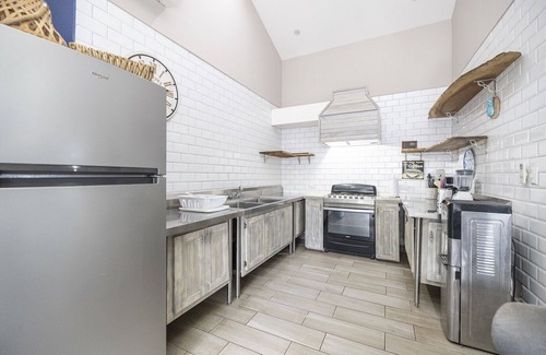 Coco House | Beautifully Renovated Casa Indigo! Playas del Coco InTown Location. Walk to All