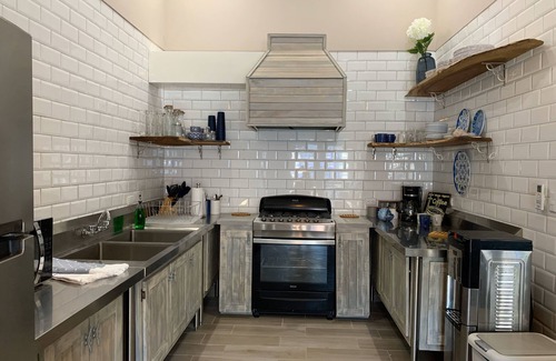 Coco House | Beautifully Renovated Casa Indigo! Playas del Coco InTown Location. Walk to All