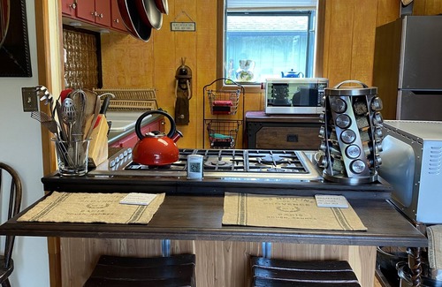 Thurston Cottage | Beautifully decorated Cottage on 30 acre ranch, accommodations for horses extra