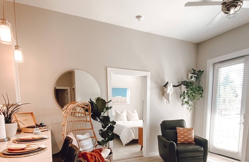 North Westminster Apartment | Beautifully decorated boho chic 1 bedroom apt w/ resort amenities!