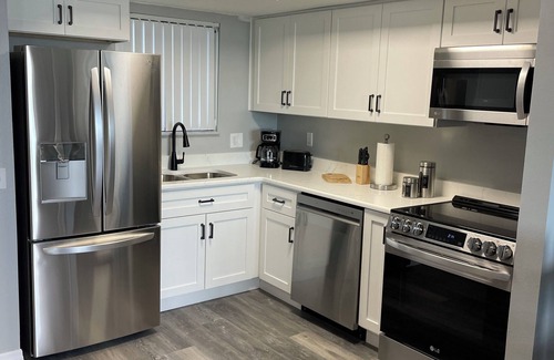 Hudson Condo | Beautifully decorated modern GULF FRONT CONDO Sleeps 4 Hudson, FL