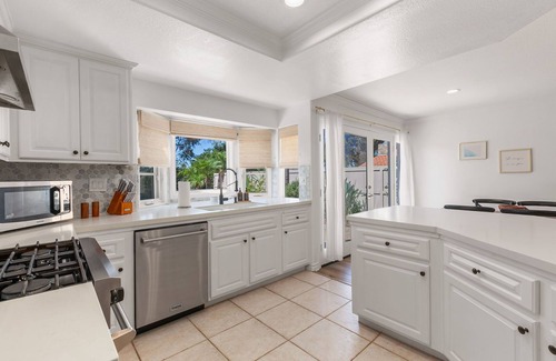 Vista House | Beautifully designed home with Luxury Furnishings