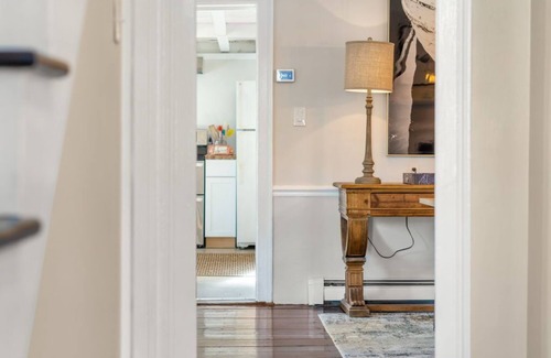 Portsmouth House | Beautifully Designed Guest House on Charming Aquidneck Island