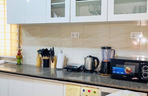 Surulere House | Beautifully Furnished 3-bedroom bungalow with AC, WiFi in the heart of Lagos
