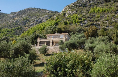 Zakharo House | Beautifully modernised Old Stone House with amazing views and infinity pool