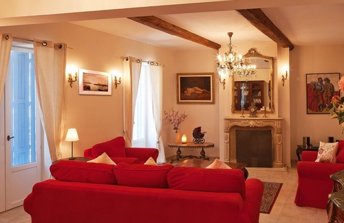 Causses-et-Veyran House | Beautifully restored large winemakers house with pool and air conditioning