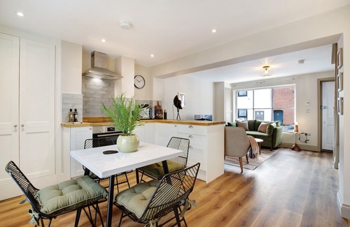 Wivenhoe Cottage | Beautifully refurbished cottage in Lower Wivenhoe with games room, pet friendly!