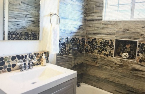 Gardena House | Beautifully remodeled, contemporary but inviting and cozy !!