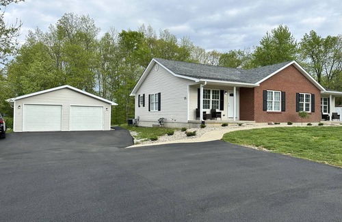 Milford House | Beautifully remodeled duplex near the ark encounter. This listing is for 1 side.