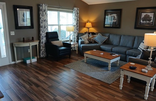 Buttonwood House | Beautifully Renovated k2B/2B home The Villages Florida w/gas golf cart included