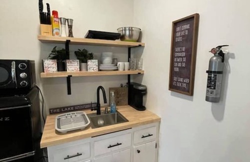 Winchester Apartment | Beautifully Renovated Studio 2 miles from the Marina