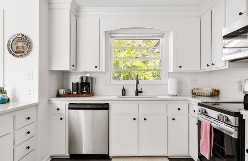 Hanahan House | Beautifully renovated 3-bedroom house near Charleston, Park Circle and beaches