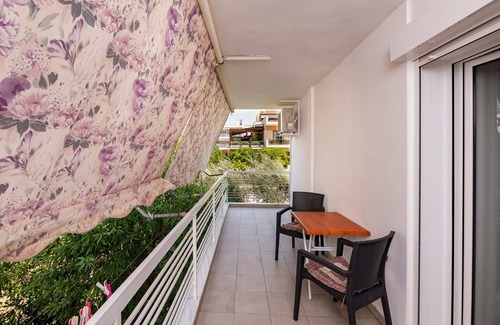 Glyfada Apartment | ⭐Beautifully renovated flat in superb location⭐