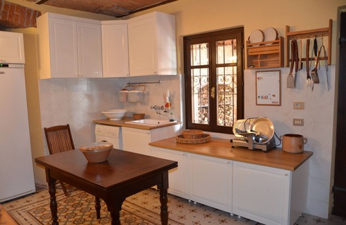 Montabone House | Beautifully renovated farmhouse with large pool - home cinema - pizza oven