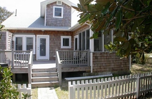 Ocracoke House | Beautifully Restored Island Home Nestled Among Live Oaks