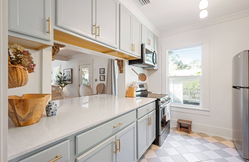 Brunswick Cottage | Beautifully restored cottage downtown Historic Brunswick close to golf + beaches