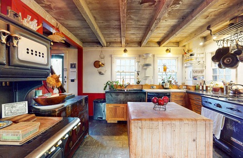 Calais House | Beautifully restored colonial home on first settler’s site - dog-friendly