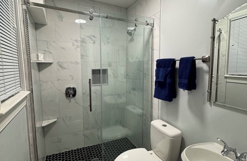 Trinidad Apartment | Beautifully Restored and Sunny 1 Bedrm Apt, Centrally Located, w Private Parking