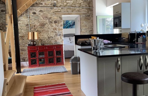 Truro Cottage | Beautifully restored Victorian Coachhouse