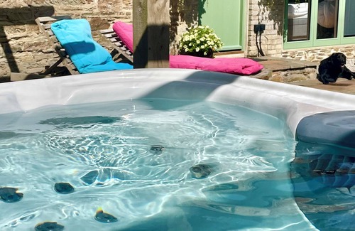 Truro Cottage | Beautifully restored Victorian Coachhouse