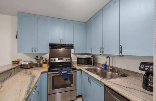Kihei Condo | Beautifully Updated 2-Bedroom Condo – Steps from Kamaole Beach with Modern Tropical Style - Kamaole Sands #5-401