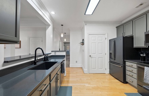 Cary Condo | Beautifully Updated Penthouse Condo in West Cary