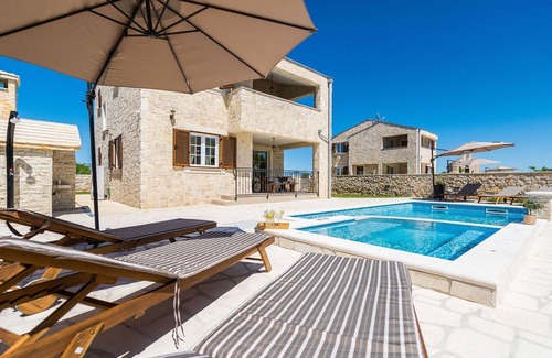 Privlaka Cabin | Beautiuful stonehouse Villa in Privlaka with heated pool and jacuzzi for 6 people