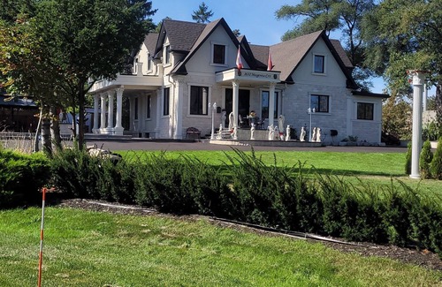 Mineola Villa | Beautuful luxurious suite close to lakeshore
