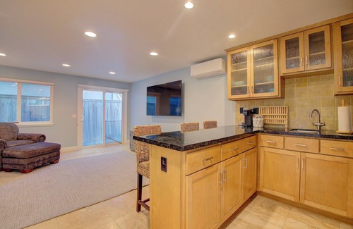 Hollywood Beach House | Beauty and the Beach offers Seaside Relaxation