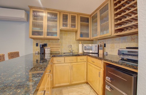 Hollywood Beach House | Beauty and the Beach offers Seaside Relaxation