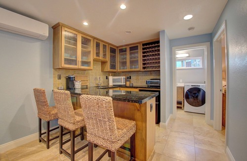 Hollywood Beach House | Beauty and the Beach offers Seaside Relaxation