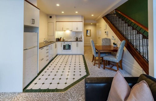 Christchurch City Centre Apartment | Beauty in the CBD - 1bed | Free Parking | Pool