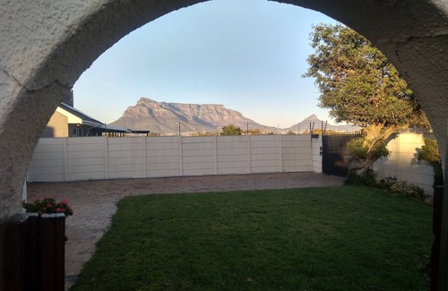 Cape Town Cottage | Beauty, Location & Loads of Space.the perfect base from which to explore!n