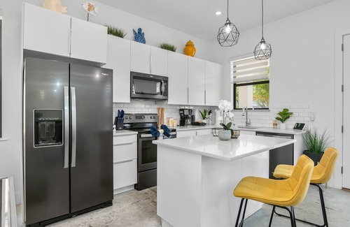 East Naples House | Beauvilla - minutes from downtown 5th Avenue and the beach.
