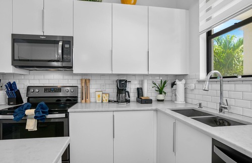 East Naples House | Beauvilla - minutes from downtown 5th Avenue and the beach.
